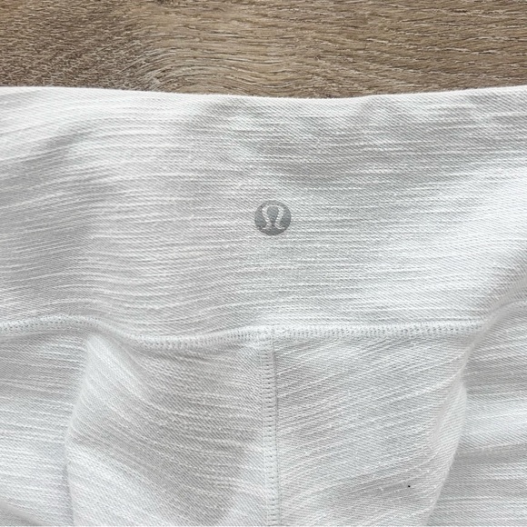 Lululemon Align High-Rise Crop 21" Leggings W
Nulu fabric Light Grey Sz 8 Yoga - Picture 6 of 7